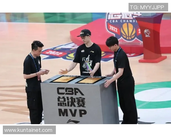 辽宁本钢与南京同曦激战正酣谁能在赛场上笑到最后